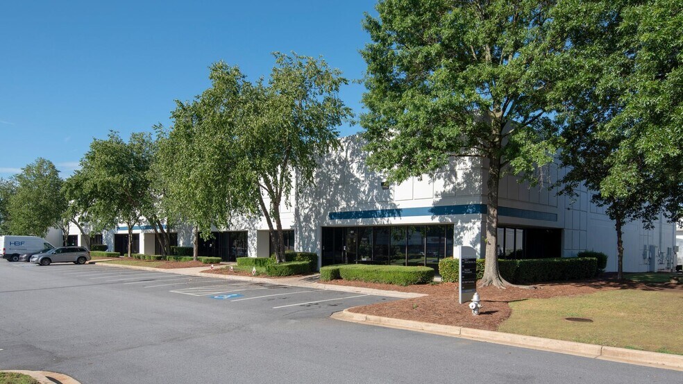 More Photos Of 5673 Old Dixie Hwy, Forest Park Light Distribution For Lease