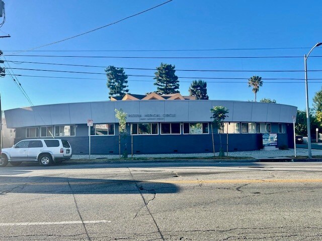More Photos Of 18437 Saticoy St, Reseda Medical For Lease