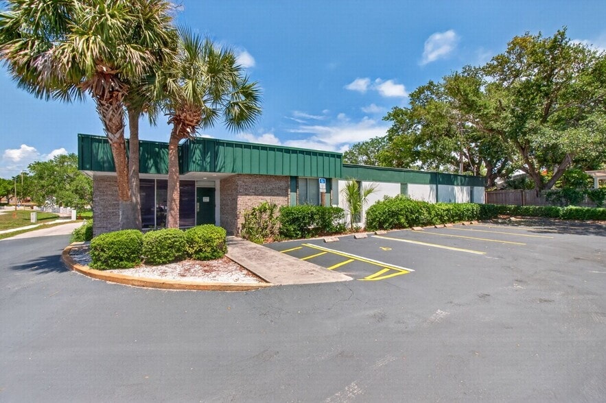 More Photos Of 2039 Indian Rocks Rd, Largo Medical For Sale