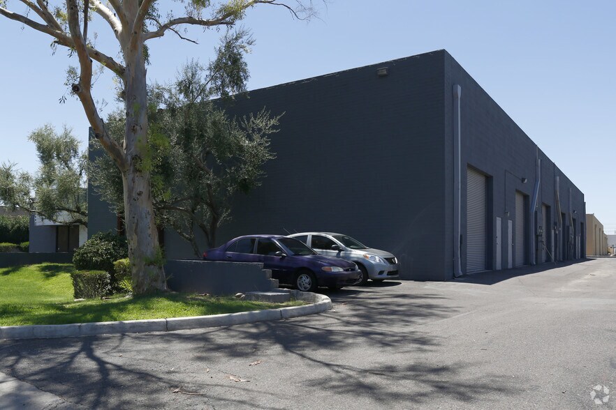 More Photos Of 712 S Hacienda Dr, Tempe Warehouse For Lease