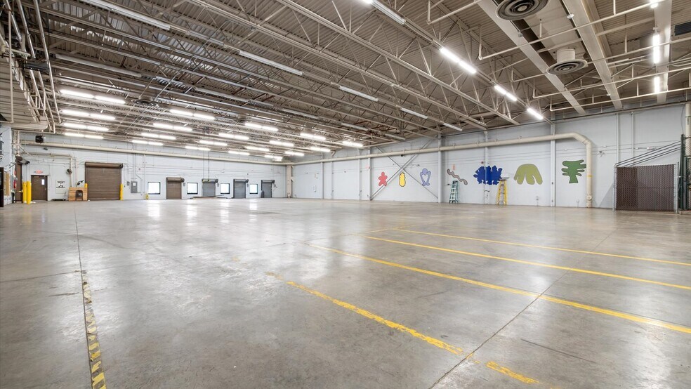 More Photos Of 22 N 1st St, Newark Light Distribution For Lease
