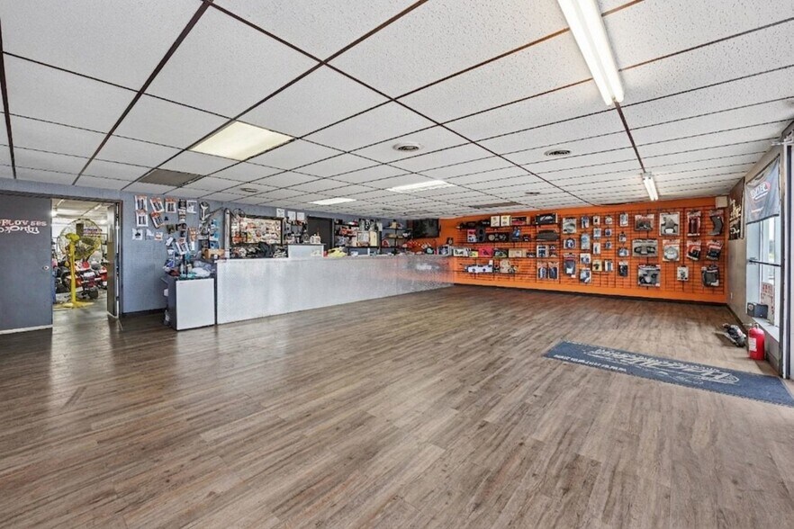 More Photos Of 9602 133rd Ave, Cedar Lake Showroom For Sale