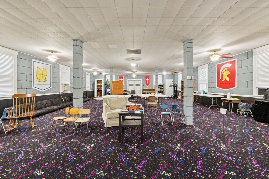 More Photos Of 8861 Botanical Ave, Caseyville Specialty For Sale