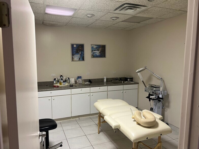 More Photos Of 7508-7510 W Grand Ave, Elmwood Park General Retail For Sale