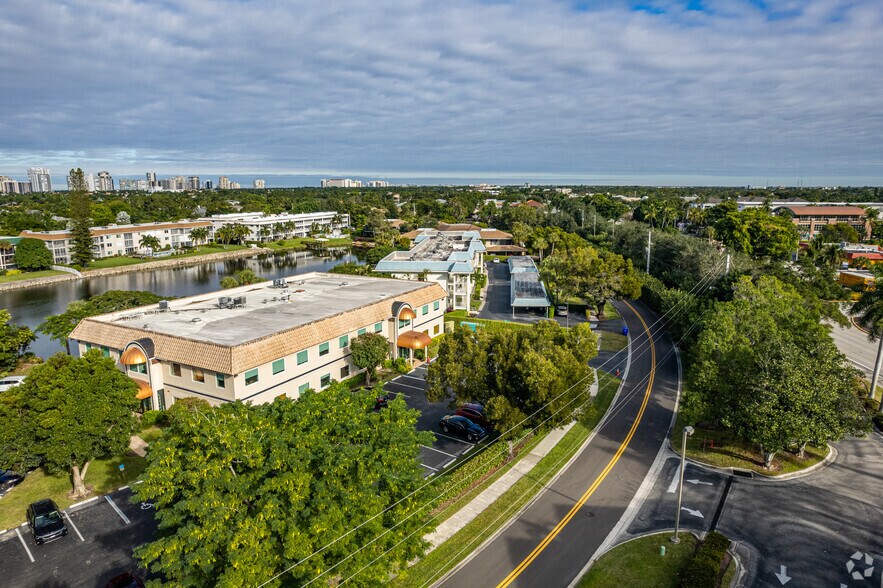 More Photos Of 3033 Riviera Dr, Naples Office For Lease