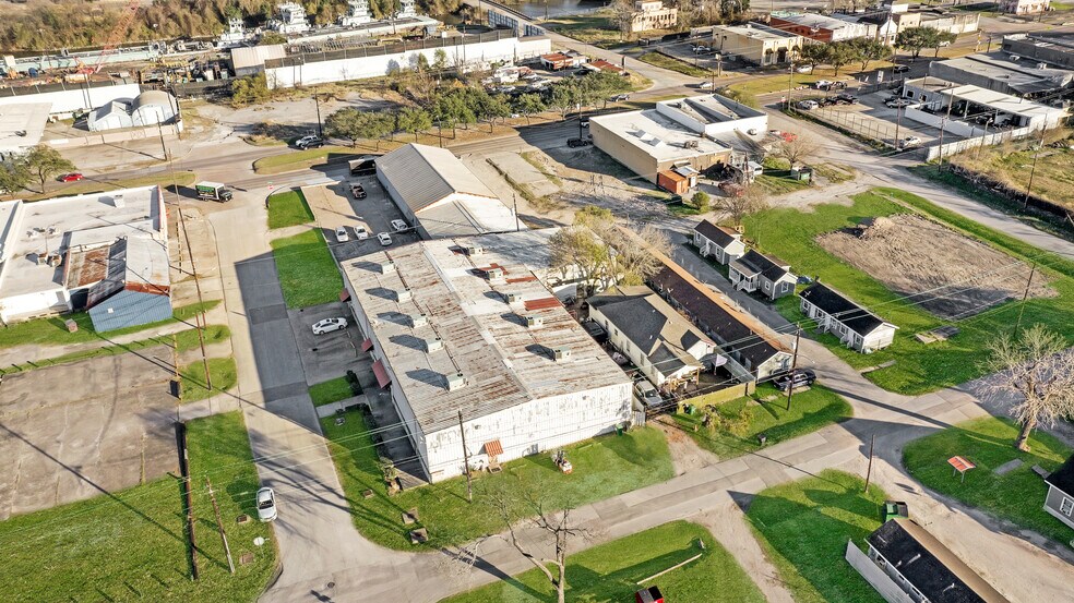 More Photos Of 8012 Endor, Houston Warehouse For Lease