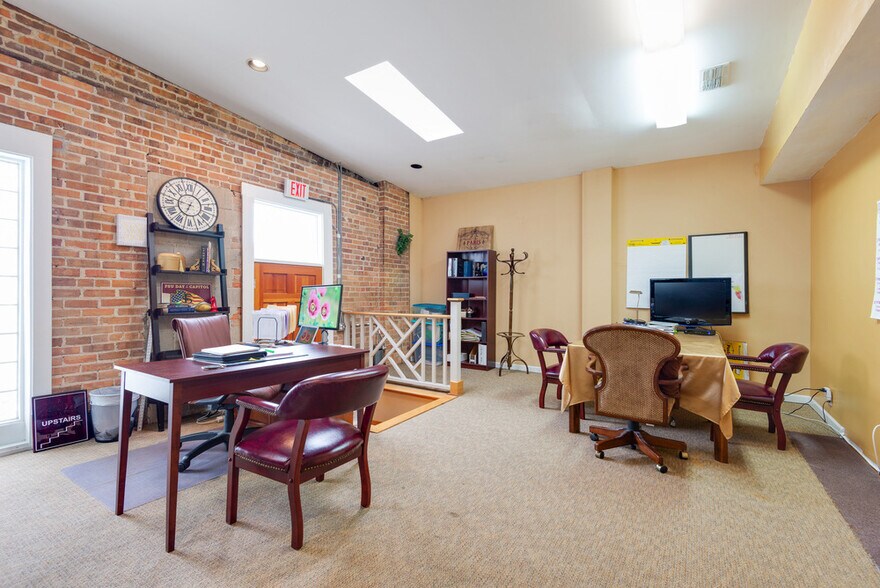 More Photos Of 122 S Calhoun St, Tallahassee Office For Lease