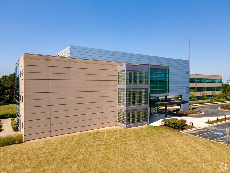 Primary Photo Of 750 N Commons Dr, Aurora Flex For Lease