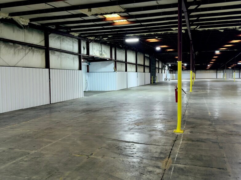 More Photos Of 847 W Main St, Lake City Warehouse For Lease