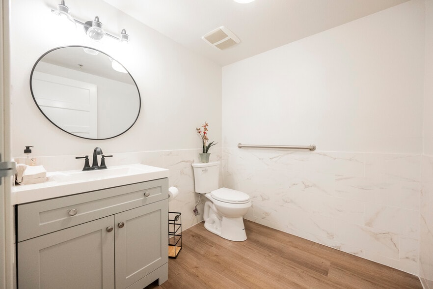 More Photos Of 3680 E Sunset Rd, Las Vegas Office For Sale