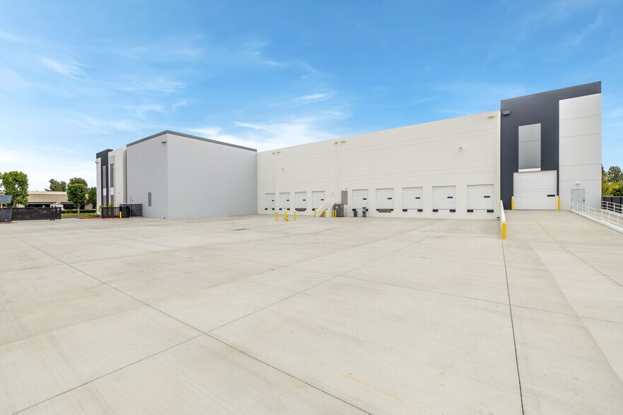 More Photos Of 11311 Western Ave, Garden Grove Manufacturing For Sale