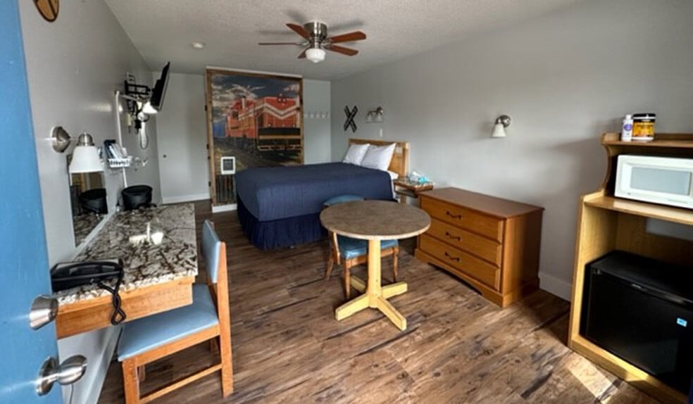More Photos Of 787 N Central Blvd, Coquille Hotel For Sale
