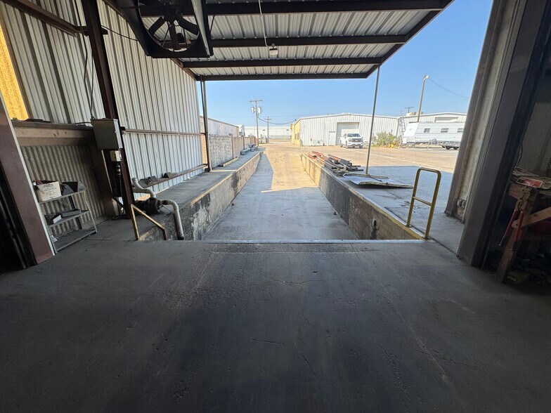 More Photos Of 1600 S Interstate Highway 45, Hutchins Distribution For Sale