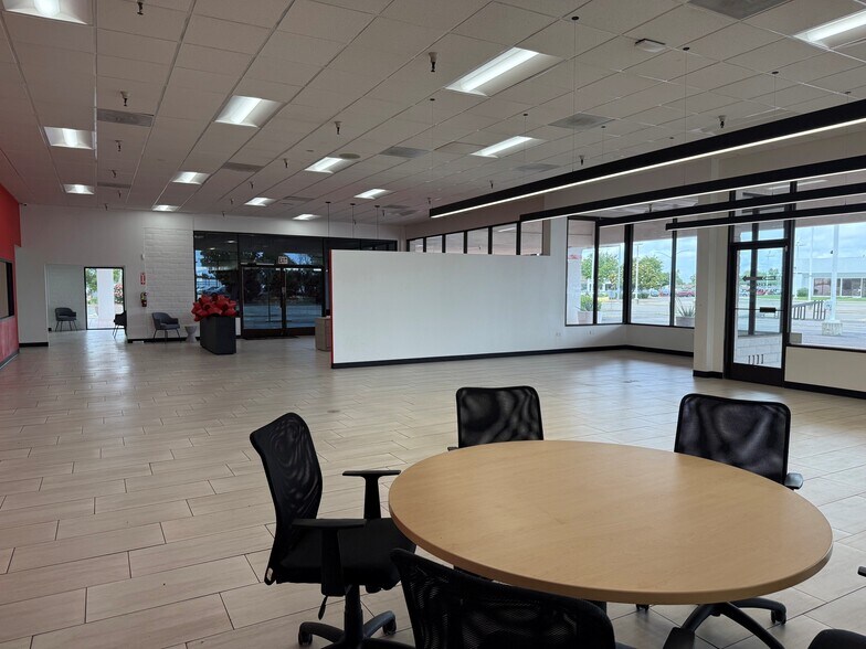 More Photos Of 3190 Auto Center Cir, Stockton Auto Dealership For Lease