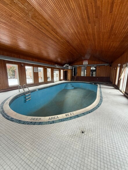 More Photos Of 8411 Russell Rd, Ottawa Flex For Sale