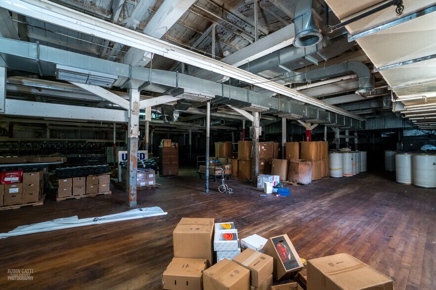 More Photos Of 98 E Adams St, Forsyth Warehouse For Sale