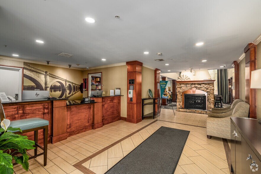More Photos Of 520 I-35, Round Rock Hotel For Sale