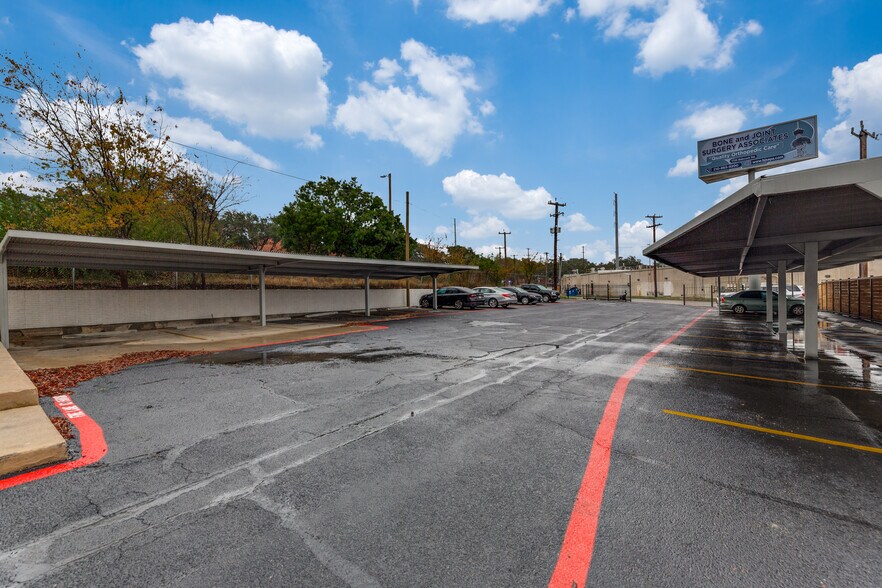 More Photos Of 1735 Babcock Rd, San Antonio Office For Lease