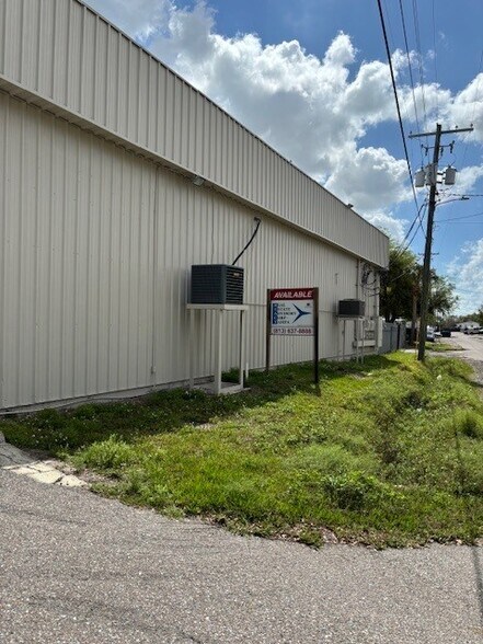 More Photos Of 5017 N Coolidge Dr, Tampa Industrial For Sale