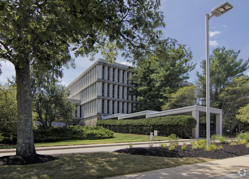 More Photos Of 700 Quaker Ln, Warwick Office For Lease