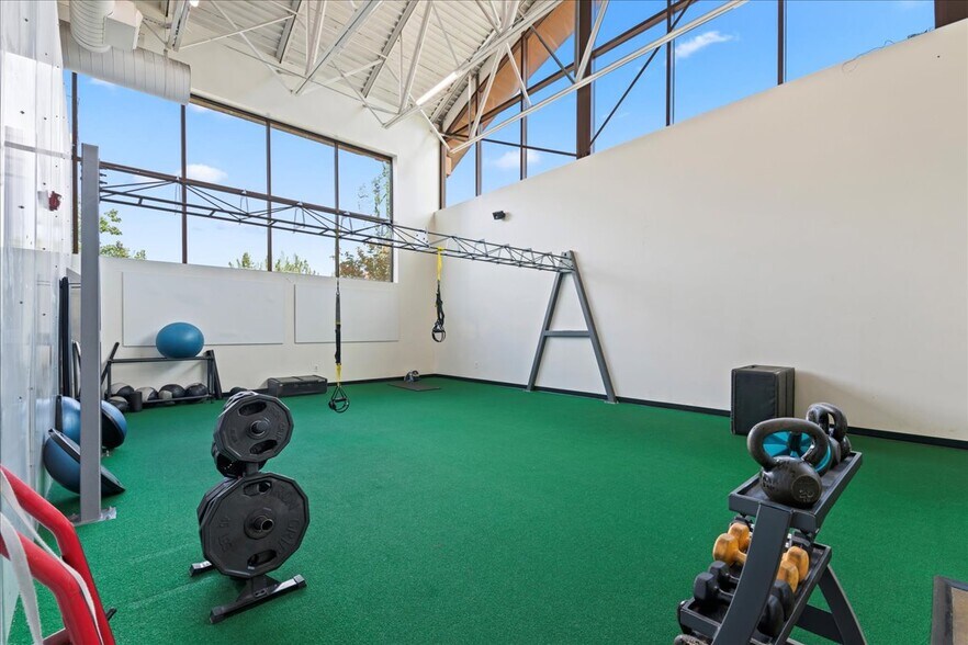 More Photos Of 801 E Parkcenter Blvd, Boise Health Club For Sale