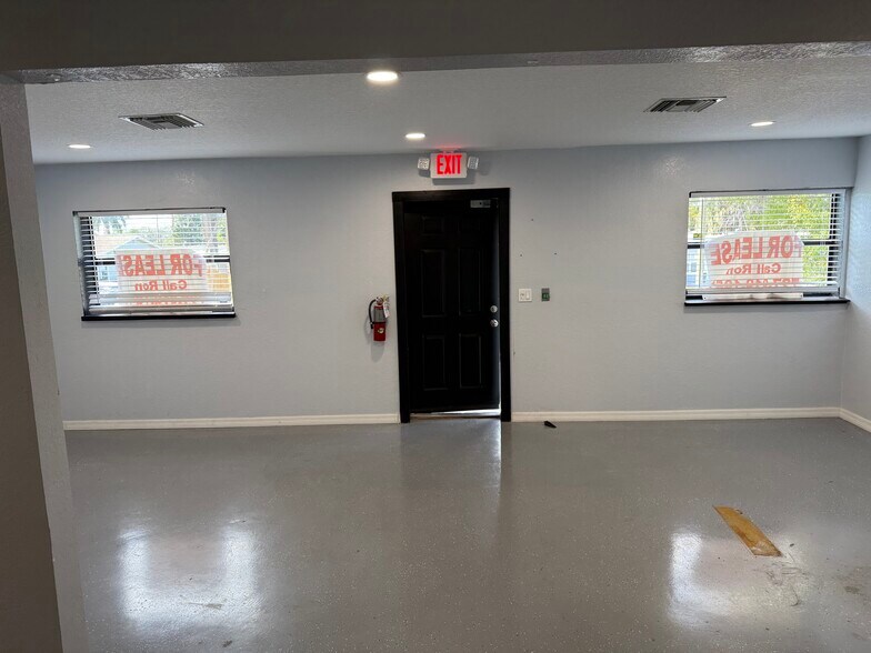 More Photos Of 8132 Cormel St, Port Richey Industrial For Lease