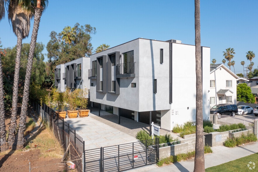 More Photos Of 739 N Mariposa Ave, Los Angeles Apartments For Sale