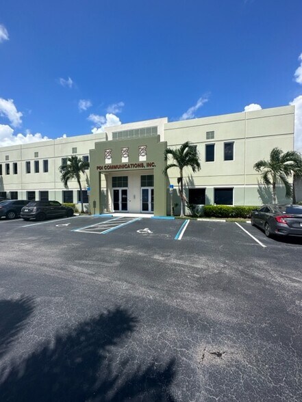 More Photos Of 1200 S Rogers Cir, Boca Raton Warehouse For Lease
