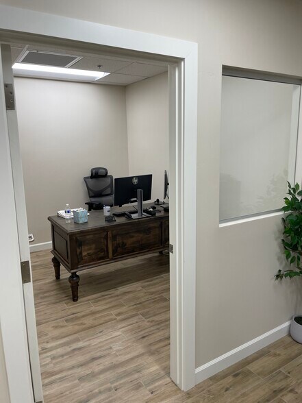 More Photos Of 16573 N 92nd St, Scottsdale Office For Lease