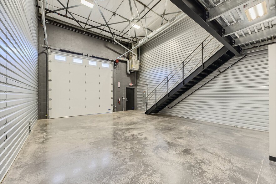 More Photos Of 1006 S. Interstate 25, Castle Rock Light Distribution For Lease