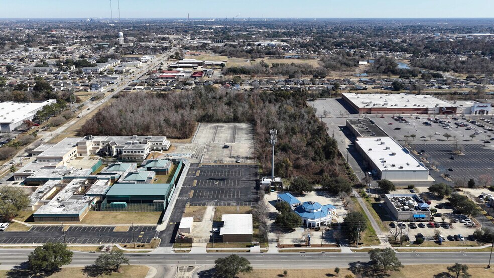 More Photos Of 1705 Manhattan Blvd, Harvey Land For Sale