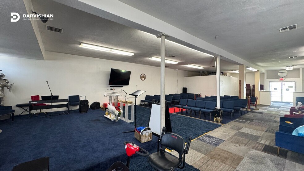 More Photos Of 5723 Atlantic Ave, Long Beach Storefront For Lease