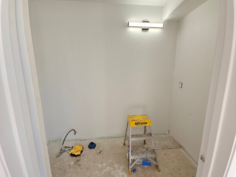 More Photos Of 3829 Rising Sun Rd, Bullhead City Distribution For Lease