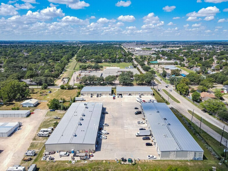 More Photos Of 17939 Kieth Harrow Blvd, Houston Showroom For Lease