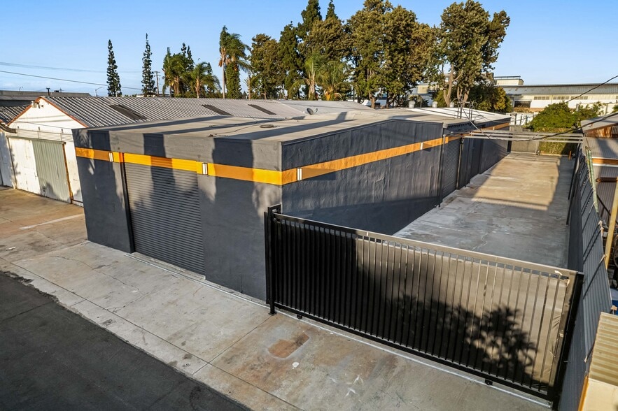 More Photos Of 15131 Illinois Ave, Paramount Warehouse For Sale