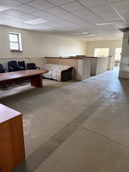 More Photos Of 122 S Main St, Port Chester Warehouse For Lease