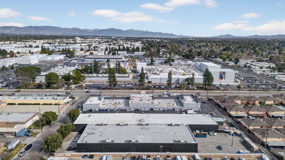 More Photos Of 20938 Osborne St, Canoga Park Warehouse For Sale