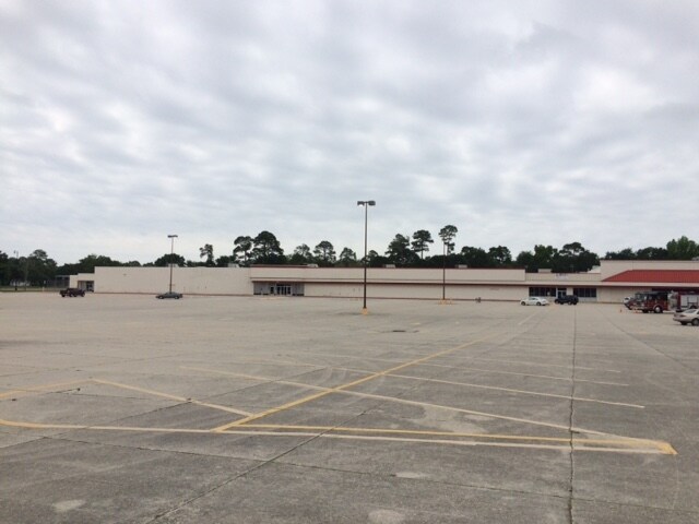 More Photos Of 1307-1355 E Pass Rd, Gulfport Storefront For Lease