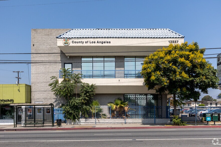 More Photos Of 13545-13557 Van Nuys Blvd, Pacoima Unknown For Lease