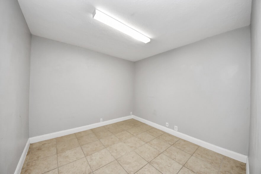 More Photos Of 2001 John St, Pasadena Office For Sale