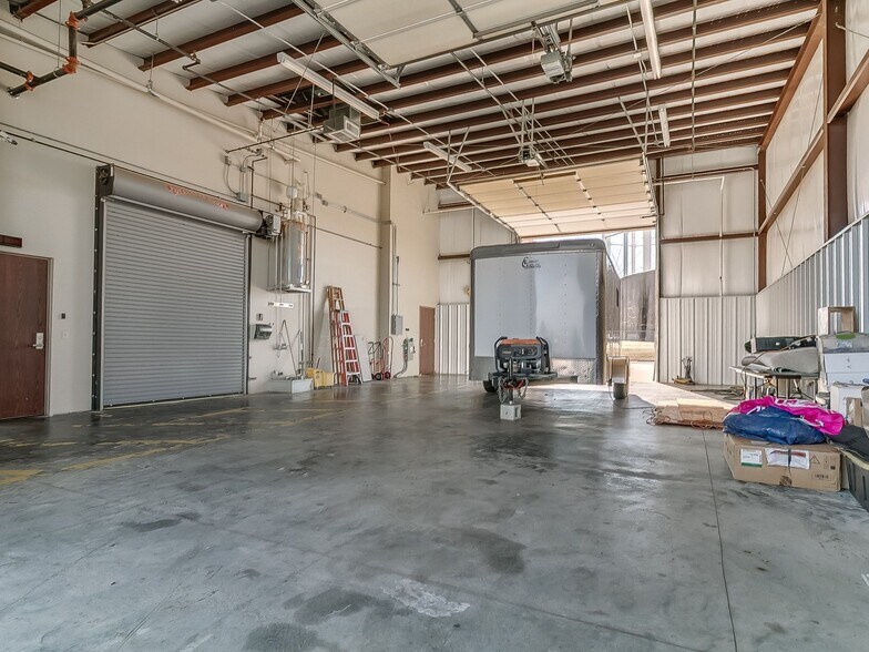 More Photos Of 9802 N Morgan Rd, Yukon Office For Sale