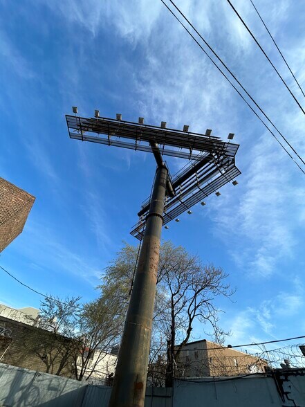 More Photos Of 122 18th St, Brooklyn Land For Lease