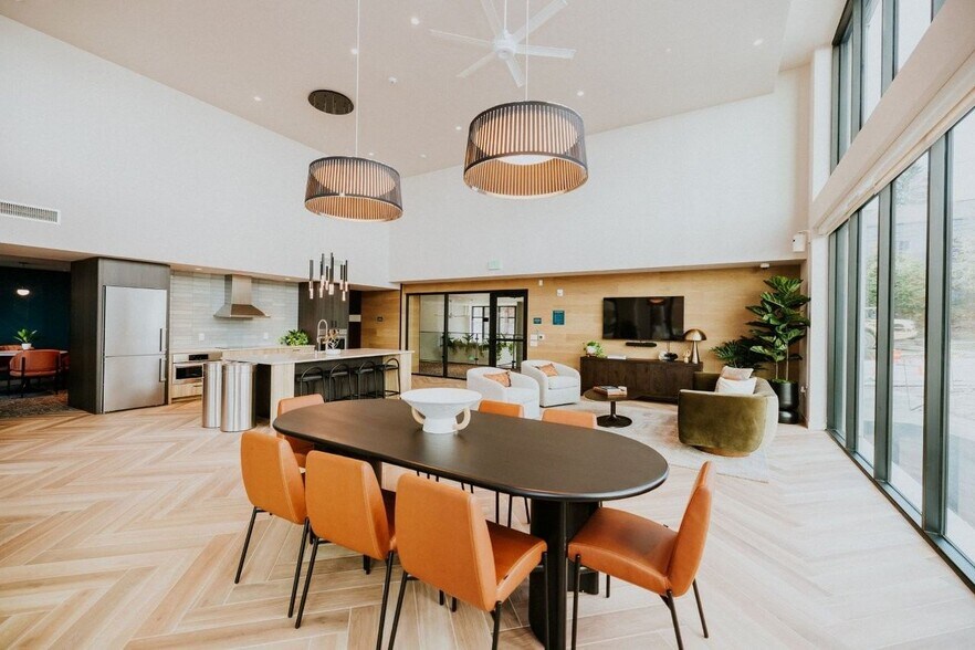 More Photos Of 132 NE 145th St, Shoreline Apartments For Lease