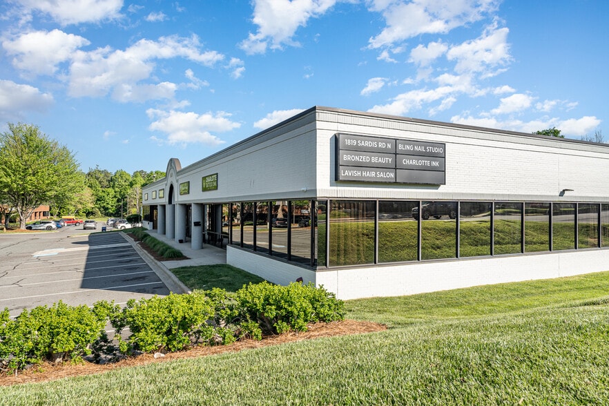 More Photos Of 1805 Sardis Rd N, Charlotte Unknown For Lease