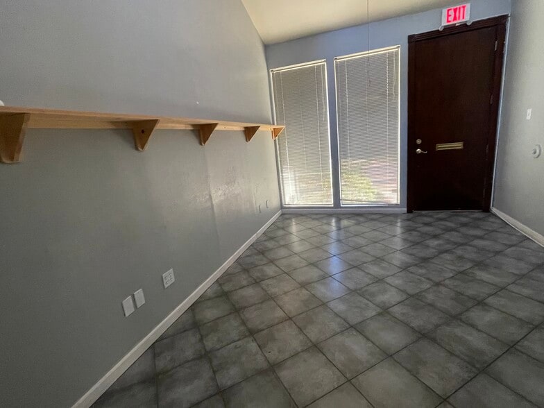 More Photos Of 14347 Torrey Chase Blvd, Houston Office For Sale