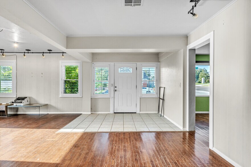 More Photos Of 3700 Trellis Ct, Oklahoma City Office Residential For Sale