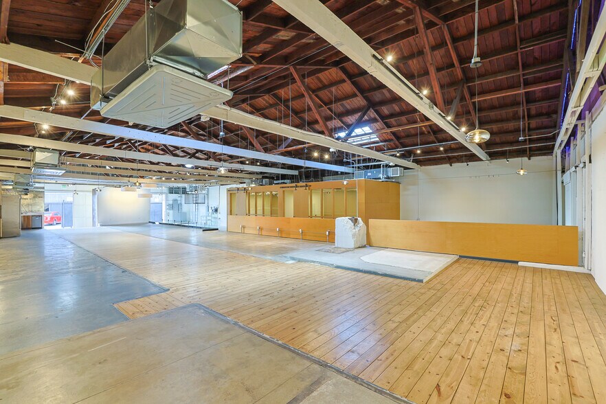 More Photos Of 350-360 Sunset Ave, Venice Warehouse For Lease