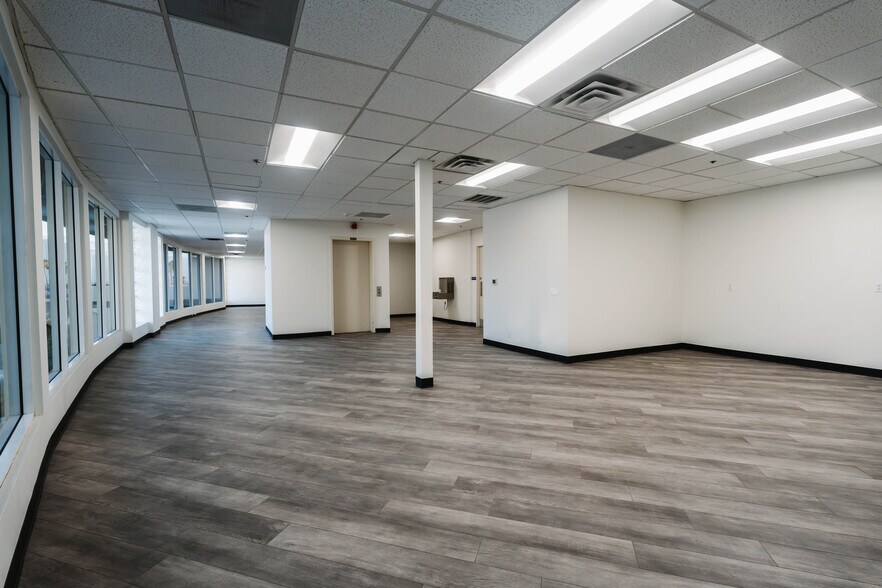 More Photos Of 42650 Melanie Pl, Palm Desert Loft Creative Space For Lease