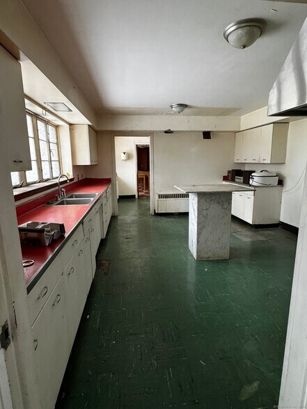 More Photos Of 11 Charter Oak Pl, Hartford Multifamily For Sale