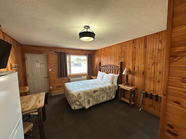 More Photos Of 171 Mission Rd, Wawa Hotel For Sale